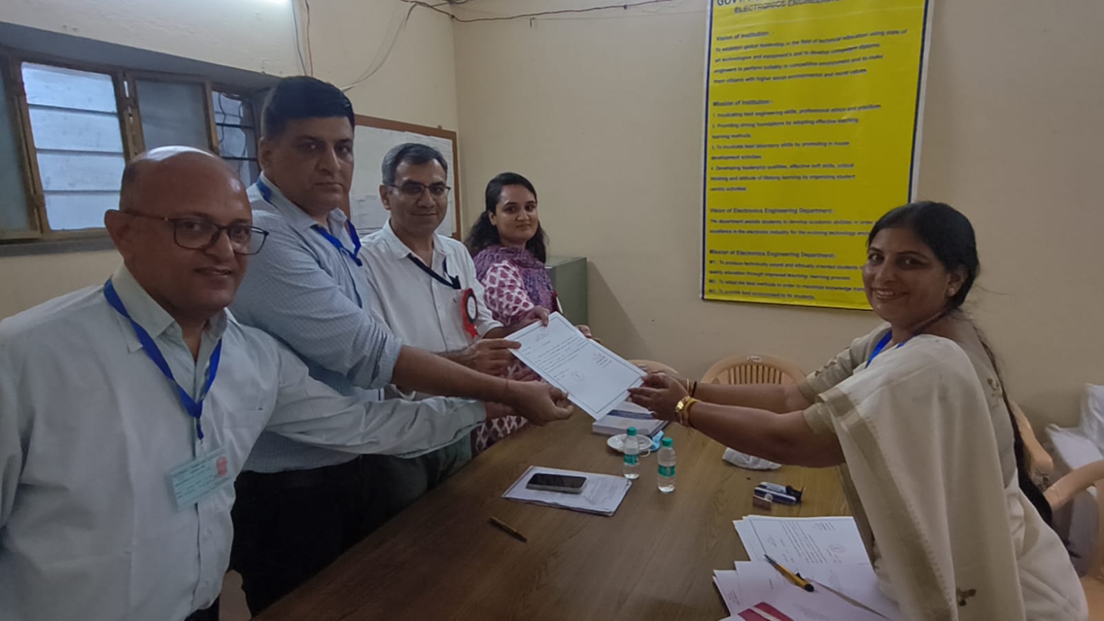 नगरीय निकाय आम चुनाव की मतगणना सम्पन्न हुई।निर्वाचन को दिलाई शपथ,इसमें निर्वाचित घोषित सदस्यों के द्वारा अध्यक्षीय पदों के लिए 21 सितम्बर को मतदान किया जाएगा।