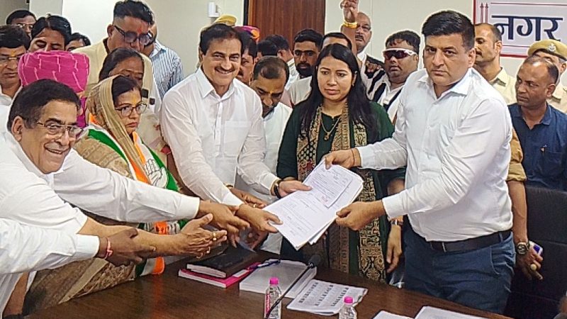 डॉ. राजकुमार जयपाल के नेतृत्व में किरण गढ़वाल ने मेयर पद के लिए दाखिल किया नामांकन