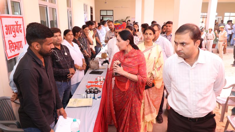 विकसित भारत जन सेवा अभियानउप मुख्यमंत्री दिया कुमारी ने अजमेर ग्रामीण पंचायत समिति में शिविर का किया अवलोकनलाभार्थियों को वितरित किए दस्तावेज