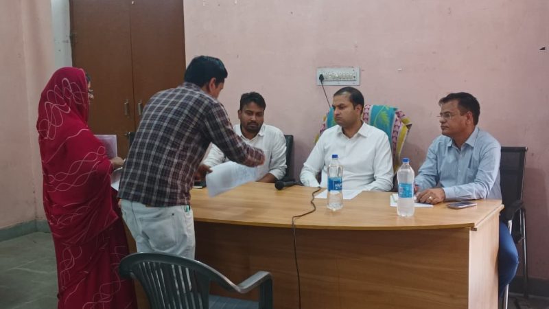 विकसित भारत-जन सेवा अभियान के शिविरों का जिला कलक्टर ने किया आकस्मिक निरीक्षण
