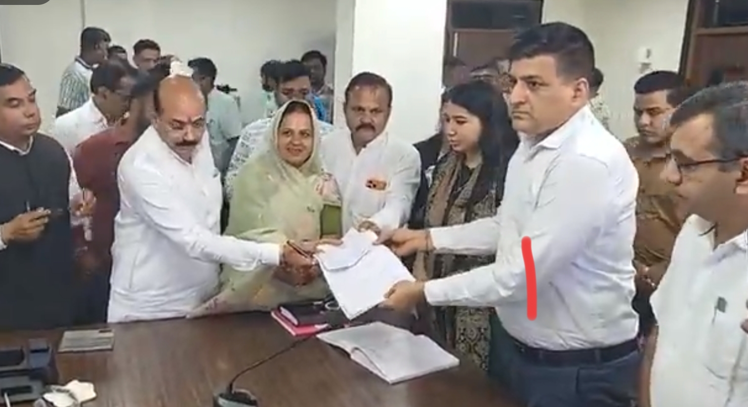 अजमेर मेयर पद के लिए अनामिका शर्मा ने भरा नामांकन