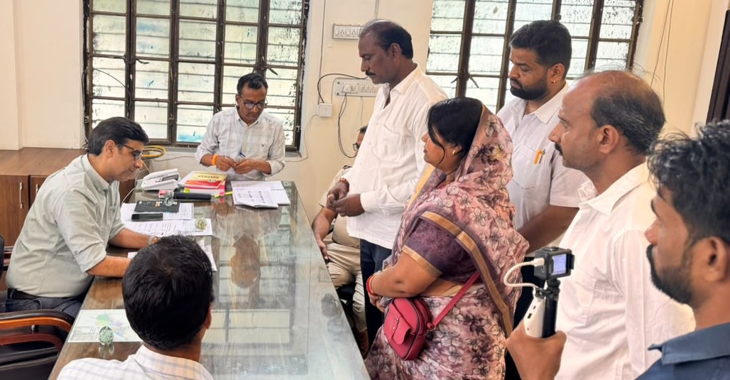 कांग्रेस में प्रचंड बहुमत के बाद भी फंसा पेच-एक पार्षद के निर्दलीय पर्चे ने बढ़ाई धड़कनें, आलाकमान की नींद उड़ी।