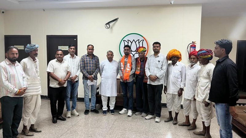 कांग्रेस  प्रत्याशी पप्पू गुर्जर ने कांग्रेस छोड़ भाजपा की सदस्यता ग्रहण की