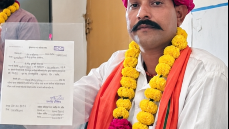 34 वर्षीय पेमा सिंह रावत बने फारक्या के सरपंच, किसान के बेटे को ग्रामीणों ने सौंपी गांव की कमान