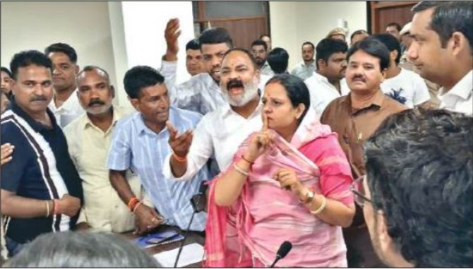 नगर निगम की पहली बैठक में ही हंगामा, कांग्रेस पार्षदों ने किया बहिष्कार